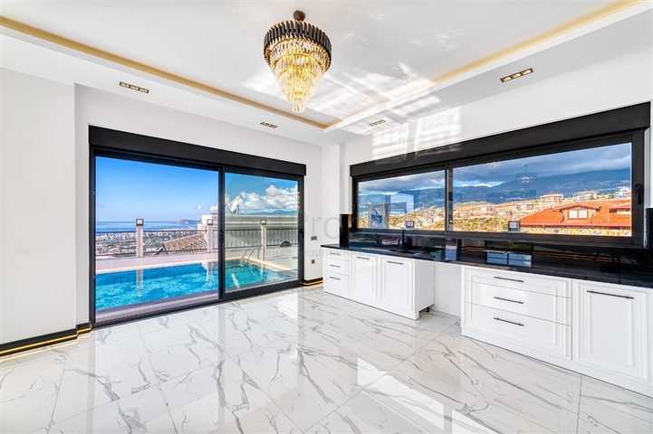 Эксклюзивная вилла с потрясающим видом на Средиземное море