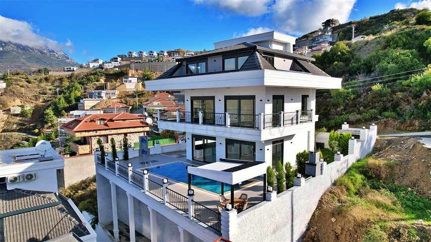 Эксклюзивная вилла с потрясающим видом на Средиземное море