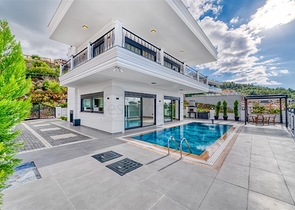 Эксклюзивная вилла с потрясающим видом на Средиземное море