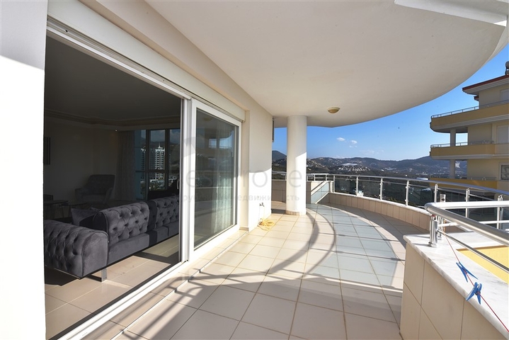 Квартира с готовым дизайнерским решением 2+1 в Махмутларе