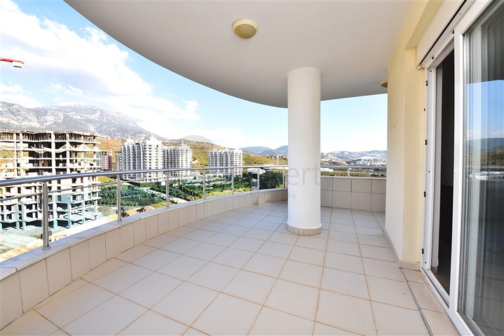 Квартира с готовым дизайнерским решением 2+1 в Махмутларе