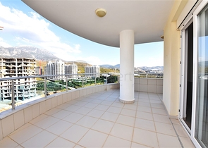 Квартира с готовым дизайнерским решением 2+1 в Махмутларе