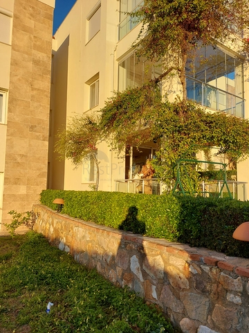 Трехкомнатная Квартира с Видом На Море и с Садом