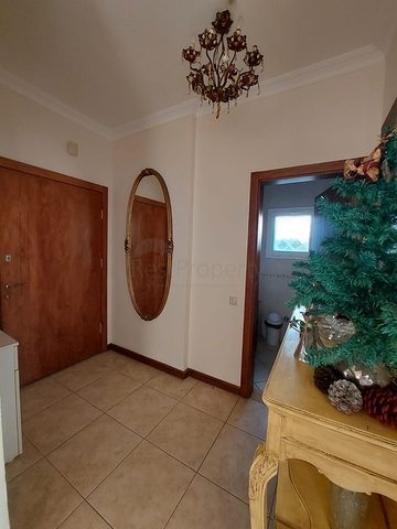 Трехкомнатная Квартира с Видом На Море и с Садом