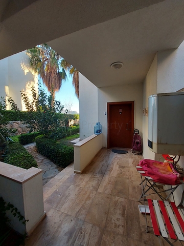 Трехкомнатная Квартира с Видом На Море и с Садом