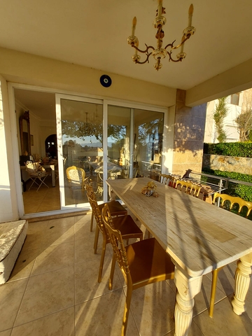 Трехкомнатная Квартира с Видом На Море и с Садом