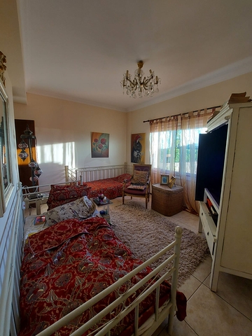 Трехкомнатная Квартира с Видом На Море и с Садом