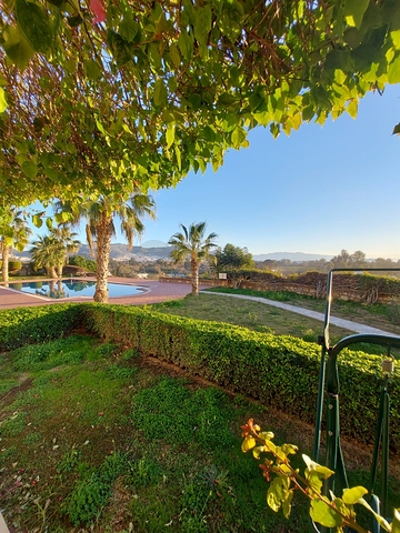 Трехкомнатная Квартира с Видом На Море и с Садом