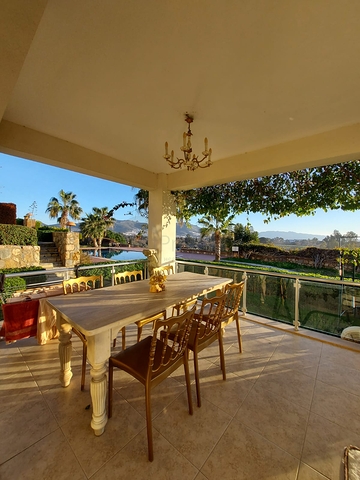 Трехкомнатная Квартира с Видом На Море и с Садом