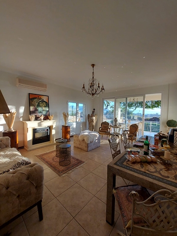 Трехкомнатная Квартира с Видом На Море и с Садом