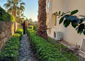 Трехкомнатная Квартира с Видом На Море и с Садом