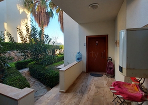 Трехкомнатная Квартира с Видом На Море и с Садом