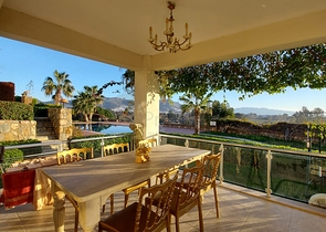 Трехкомнатная Квартира с Видом На Море и с Садом