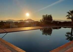 Трехкомнатная Квартира с Видом На Море и с Садом