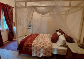 Трехкомнатная Квартира с Видом На Море и с Садом