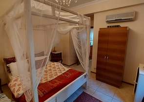 Трехкомнатная Квартира с Видом На Море и с Садом