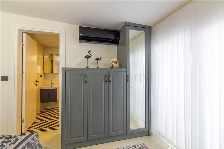 Пентхаус 2+1 с отдельной кухней и дизайнерским оформлением