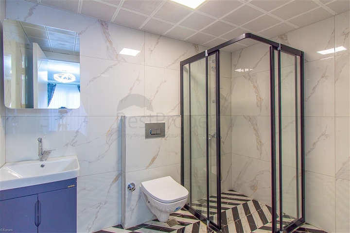 Пентхаус 2+1 с отдельной кухней и дизайнерским оформлением