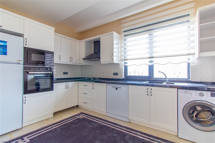 Меблированный пентхаус в новом комплексе Каргыджака