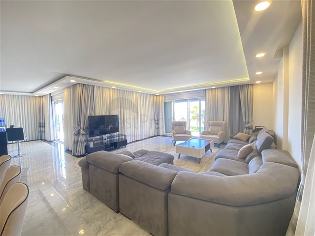 Просторная отдельно стоящая вилла 5+1 в районе Каргыджак