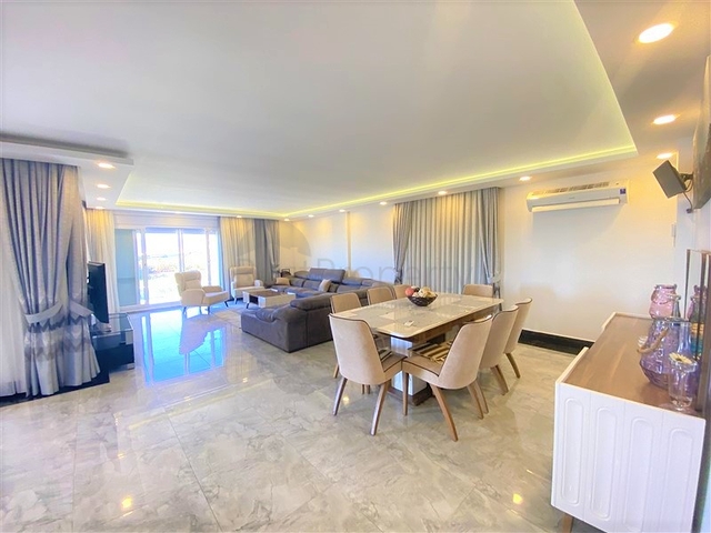 Просторная отдельно стоящая вилла 5+1 в районе Каргыджак