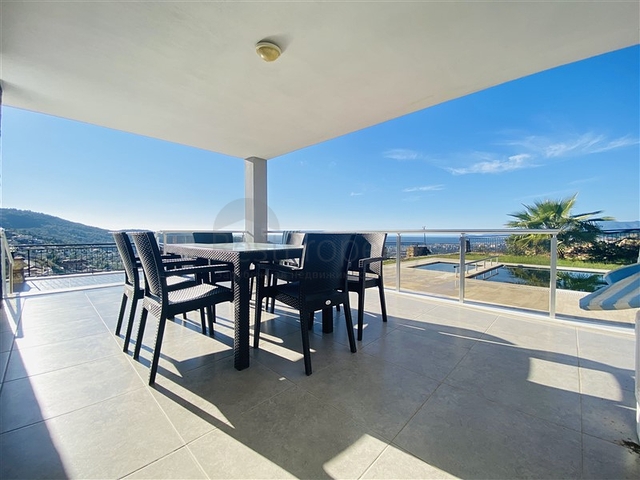 Просторная отдельно стоящая вилла 5+1 в районе Каргыджак