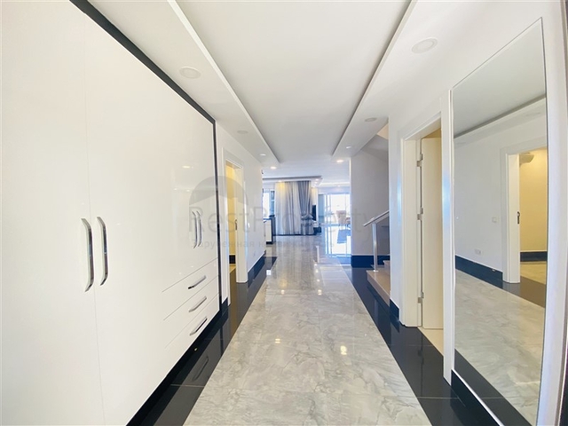 Просторная отдельно стоящая вилла 5+1 в районе Каргыджак