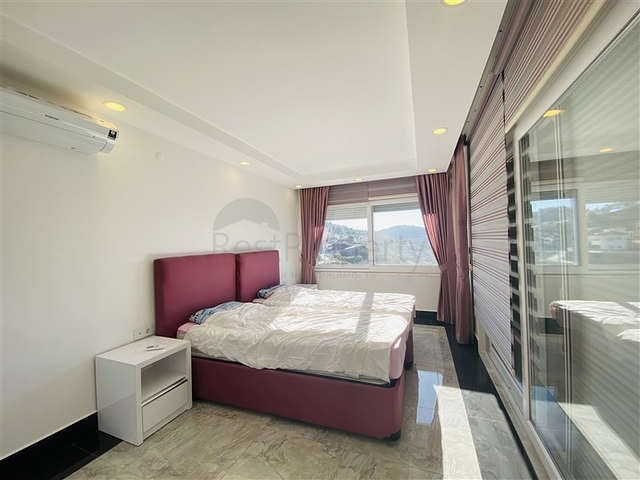 Просторная отдельно стоящая вилла 5+1 в районе Каргыджак