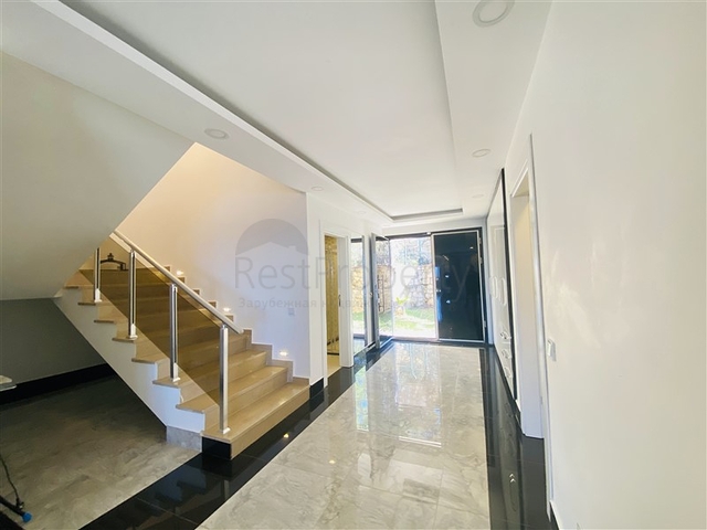 Просторная отдельно стоящая вилла 5+1 в районе Каргыджак