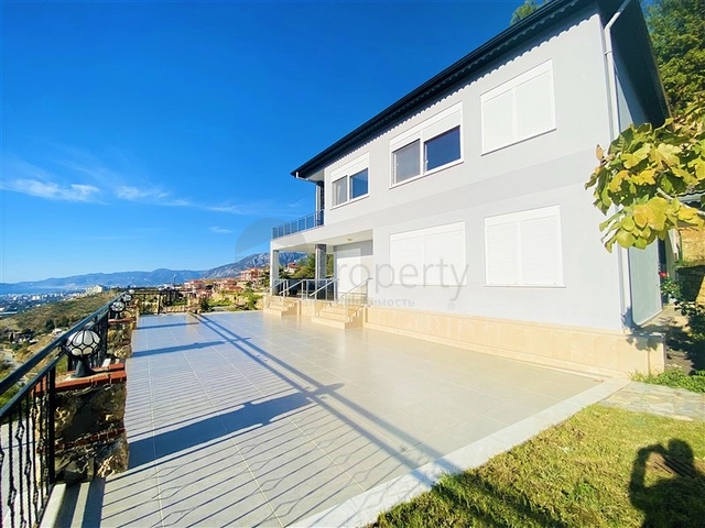 Просторная отдельно стоящая вилла 5+1 в районе Каргыджак