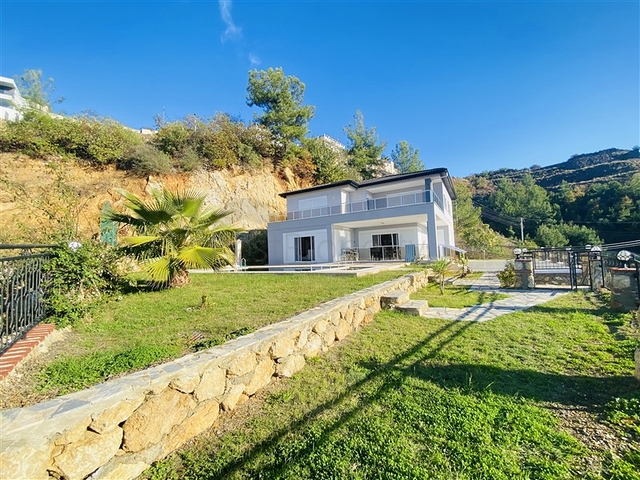 Просторная отдельно стоящая вилла 5+1 в районе Каргыджак