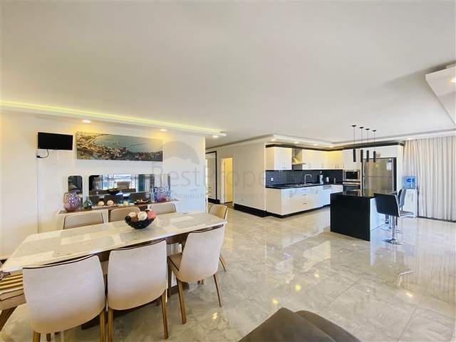 Просторная отдельно стоящая вилла 5+1 в районе Каргыджак