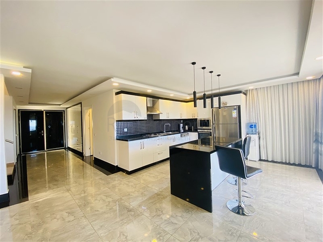 Просторная отдельно стоящая вилла 5+1 в районе Каргыджак