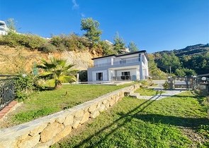 Просторная отдельно стоящая вилла 5+1 в районе Каргыджак