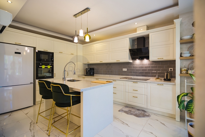 Шикарный садовый дуплекс 4+1 в районе Оба 