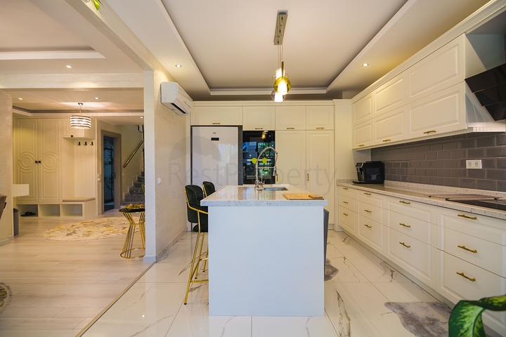 Шикарный садовый дуплекс 4+1 в районе Оба 