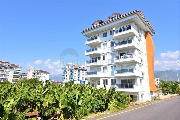 Cадовый дуплекс в Кестеле в 100 м от моря