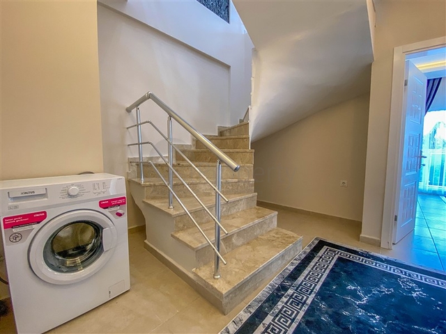 Cадовый дуплекс в Кестеле в 100 м от моря