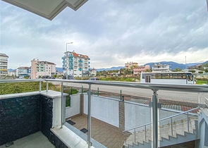 Cадовый дуплекс в Кестеле в 100 м от моря