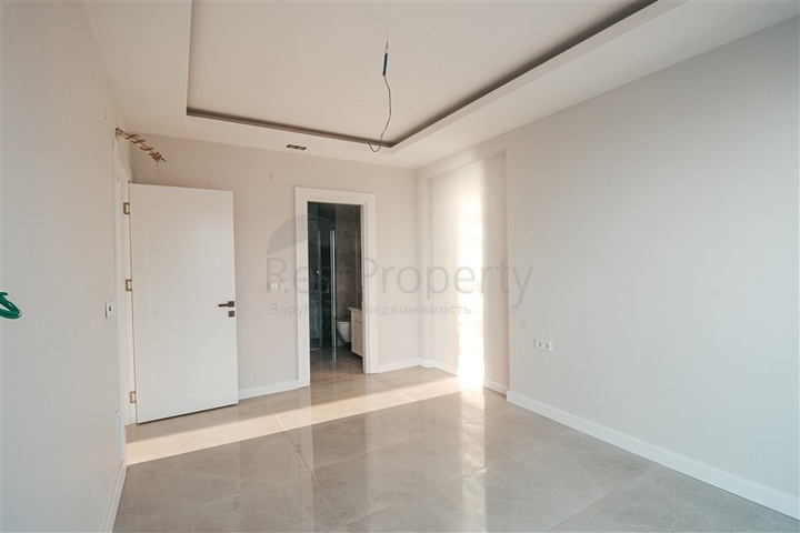 Апартаменты планировкой 2+1 в комплексе на первой береговой линии