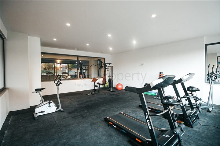 Апартаменты планировкой 2+1 в комплексе на первой береговой линии