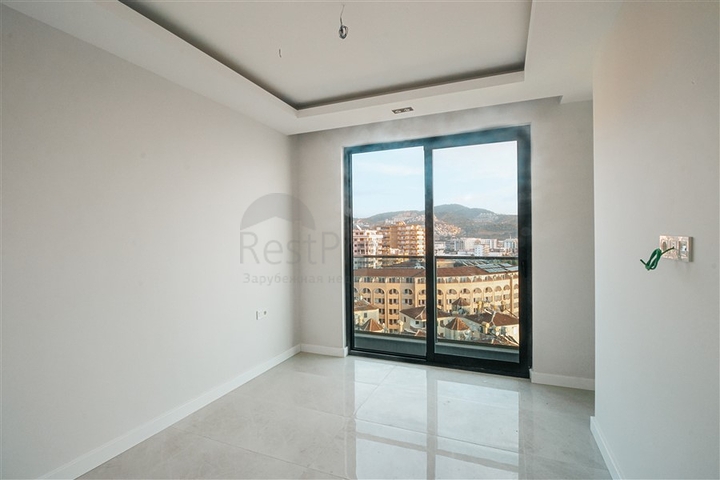 Апартаменты планировкой 2+1 в комплексе на первой береговой линии