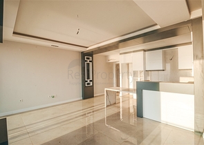 Апартаменты планировкой 2+1 в комплексе на первой береговой линии