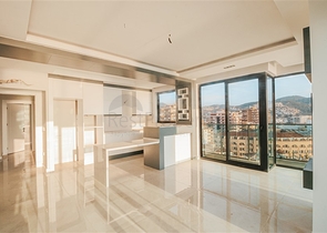 Апартаменты планировкой 2+1 в комплексе на первой береговой линии