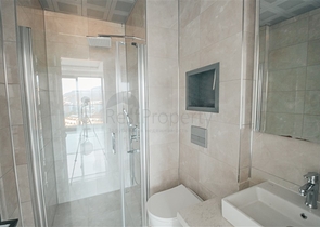 Апартаменты планировкой 2+1 в комплексе на первой береговой линии