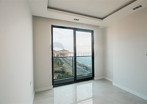 Апартаменты планировкой 2+1 в комплексе на первой береговой линии