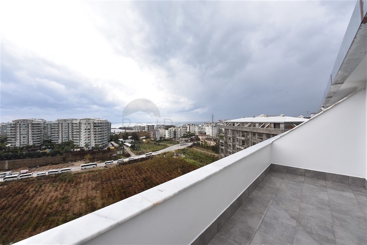 Пентхаус 3+1 с видом на море и горы в районе Авсаллар 