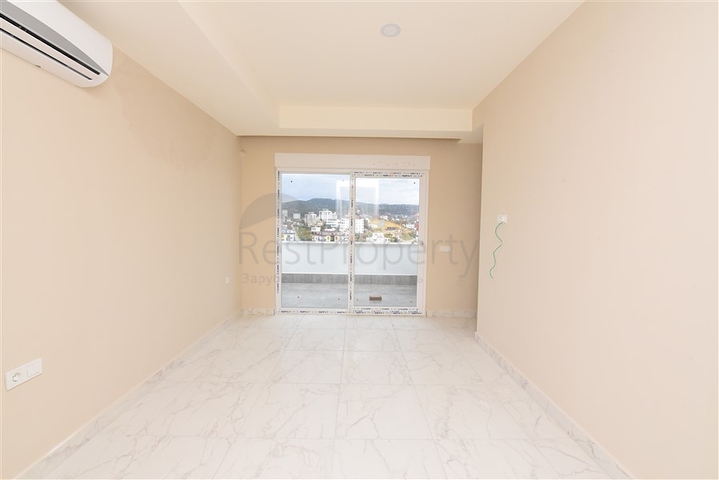 Пентхаус 3+1 с видом на море и горы в районе Авсаллар 