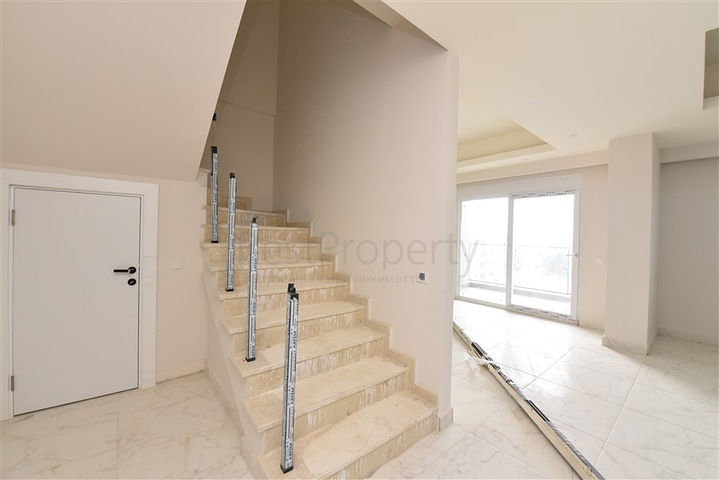 Пентхаус 3+1 с видом на море и горы в районе Авсаллар 