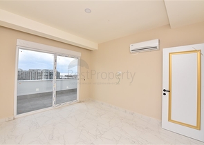 Пентхаус 3+1 с видом на море и горы в районе Авсаллар 